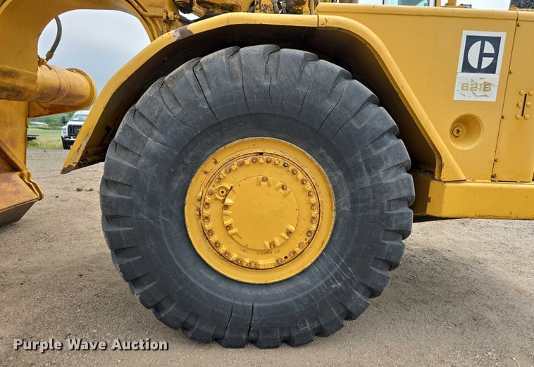 image for item DT6986 1985 Caterpillar 621B water wagon