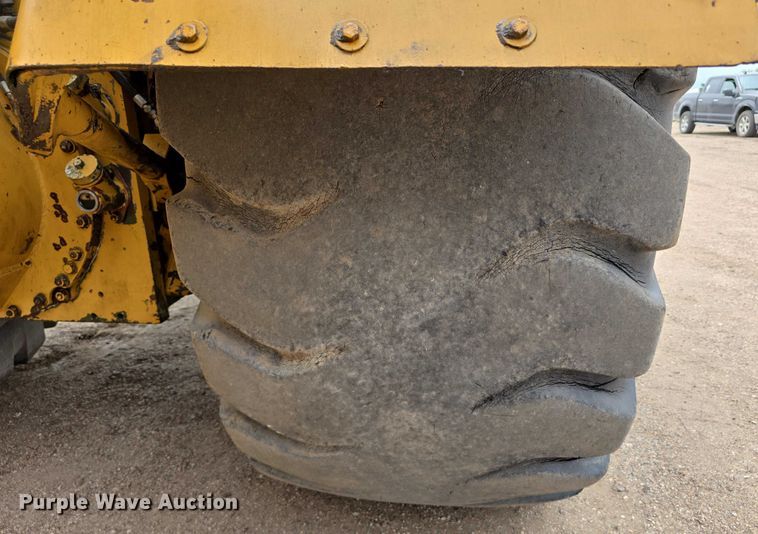 image for item DT6986 1985 Caterpillar 621B water wagon