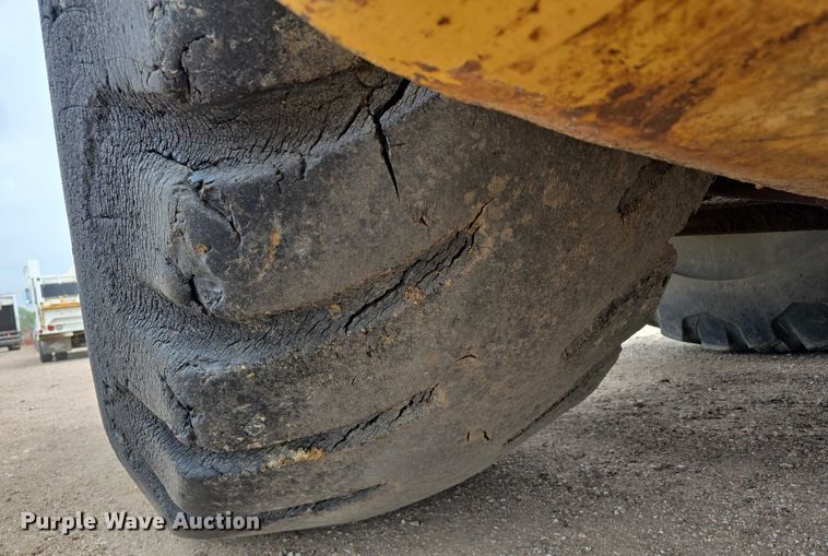 image for item DT6986 1985 Caterpillar 621B water wagon