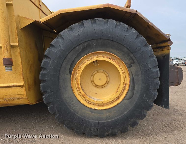image for item DT6986 1985 Caterpillar 621B water wagon