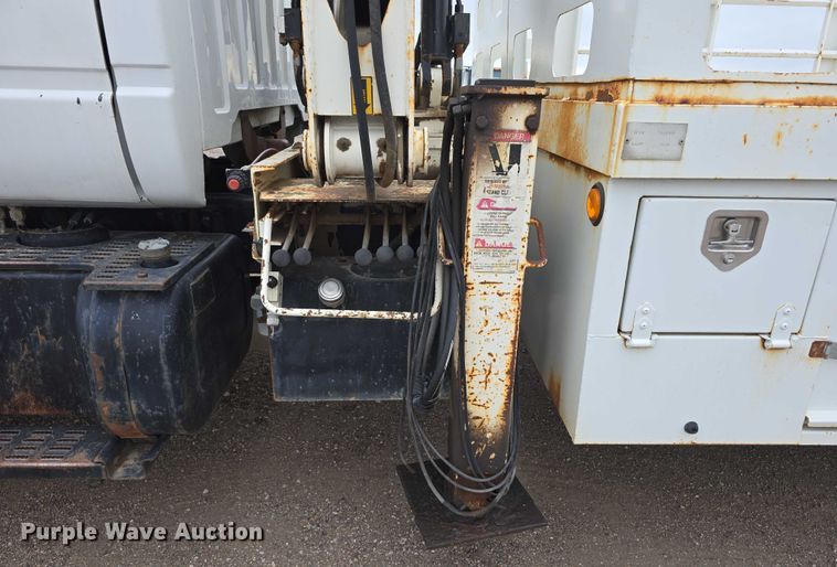 image for item DT6987 1992 GMC TopKick crane truck