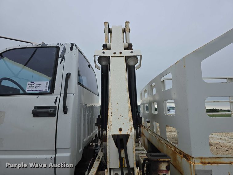 image for item DT6987 1992 GMC TopKick crane truck