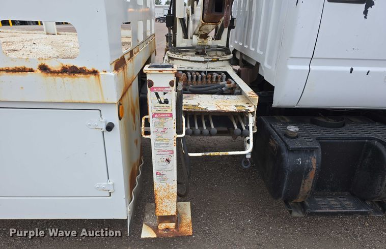 image for item DT6987 1992 GMC TopKick crane truck