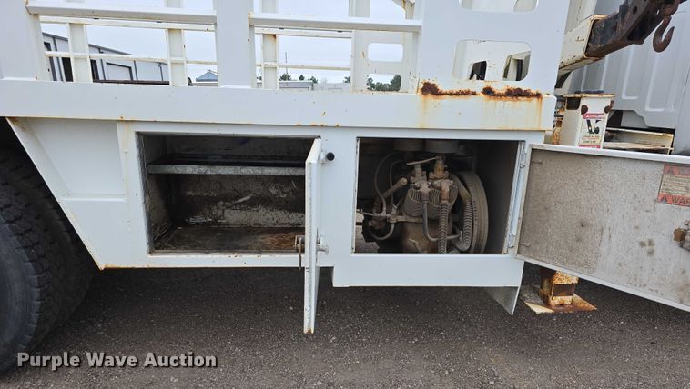 image for item DT6987 1992 GMC TopKick crane truck