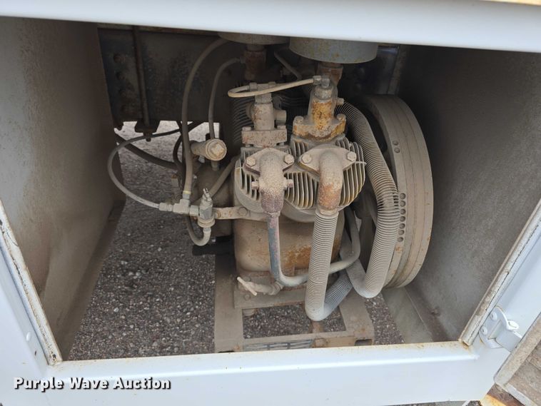 image for item DT6987 1992 GMC TopKick crane truck