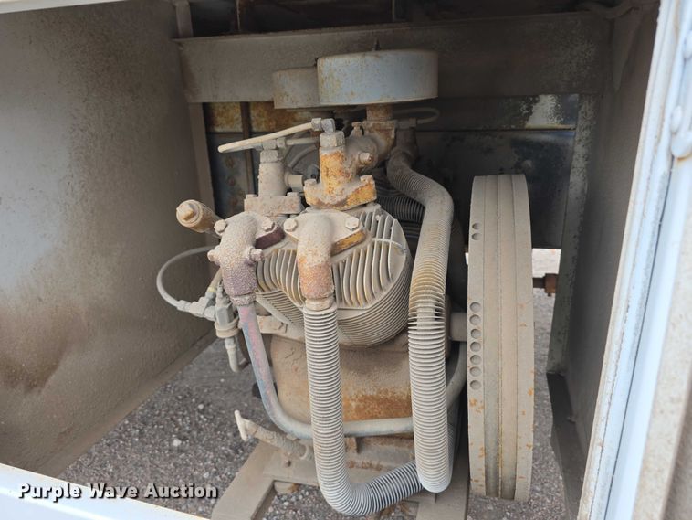 image for item DT6987 1992 GMC TopKick crane truck