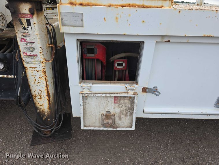 image for item DT6987 1992 GMC TopKick crane truck