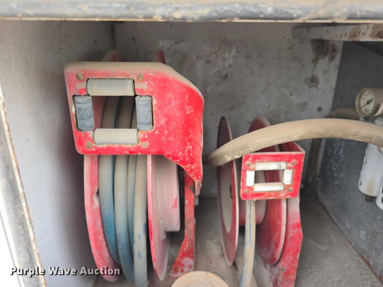 image for item DT6987 1992 GMC TopKick crane truck