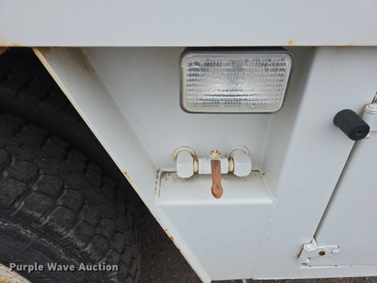 image for item DT6987 1992 GMC TopKick crane truck