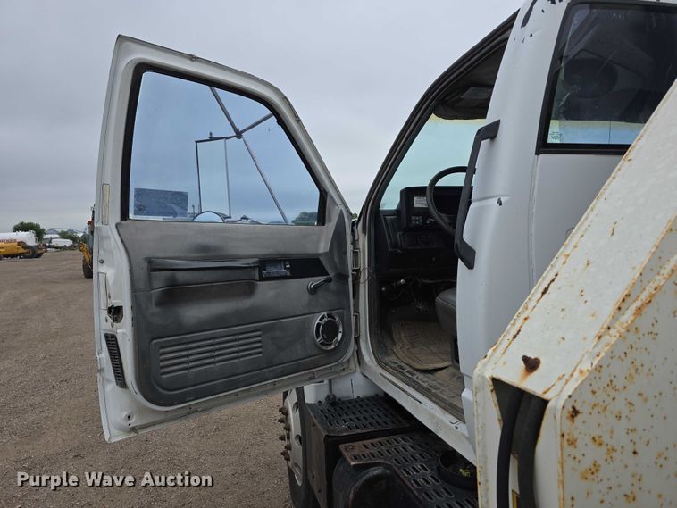 image for item DT6987 1992 GMC TopKick crane truck