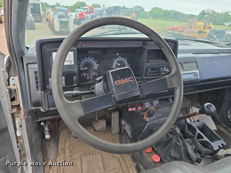 image for item DT6987 1992 GMC TopKick crane truck