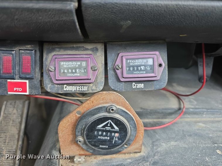 image for item DT6987 1992 GMC TopKick crane truck