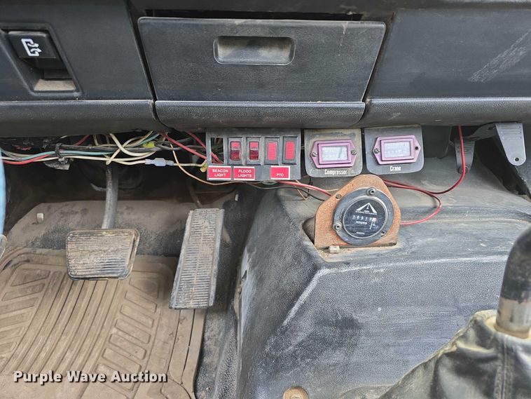 image for item DT6987 1992 GMC TopKick crane truck