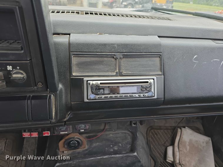 image for item DT6987 1992 GMC TopKick crane truck