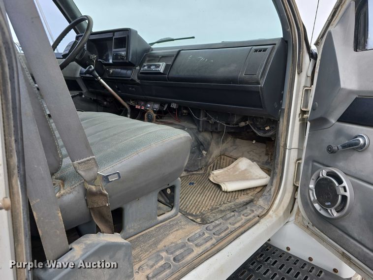 image for item DT6987 1992 GMC TopKick crane truck