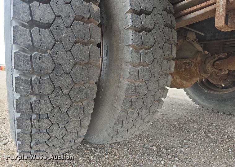 image for item DT6987 1992 GMC TopKick crane truck