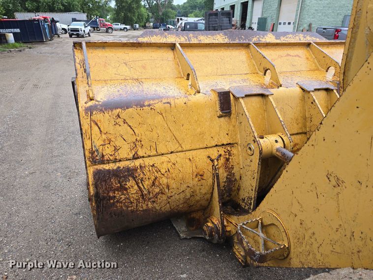 image for item DT6994 1999 Caterpillar 973 track loader