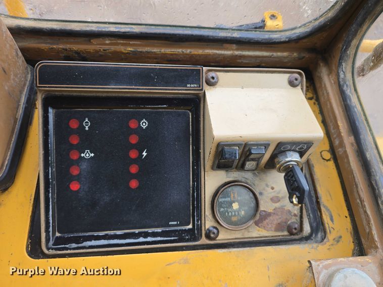 image for item DT6994 1999 Caterpillar 973 track loader