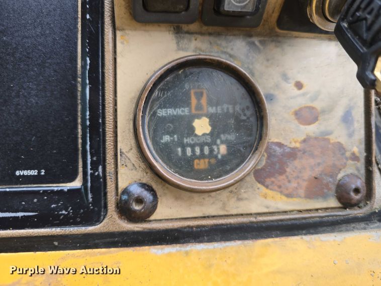 image for item DT6994 1999 Caterpillar 973 track loader