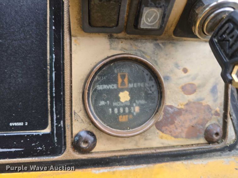 image for item DT6994 1999 Caterpillar 973 track loader