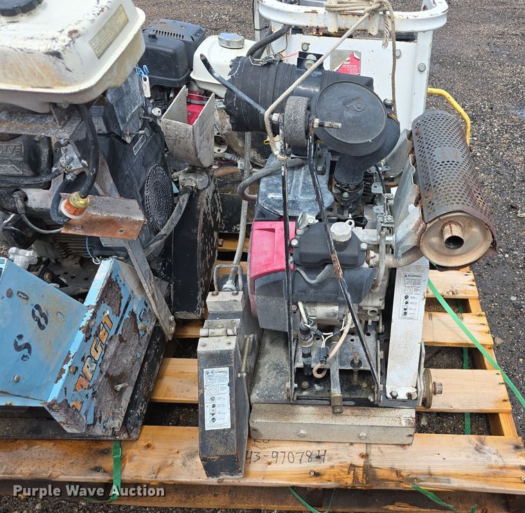 image for item DT6995 (4) concrete saws