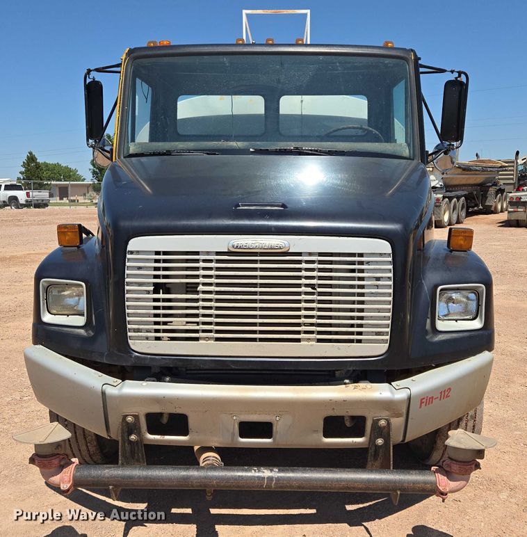 image for item DT7228 1999 Freightliner FL70 water truck