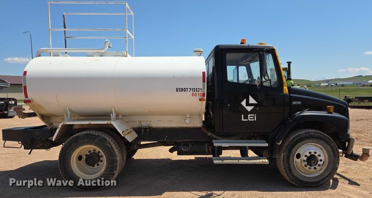 image for item DT7228 1999 Freightliner FL70 water truck