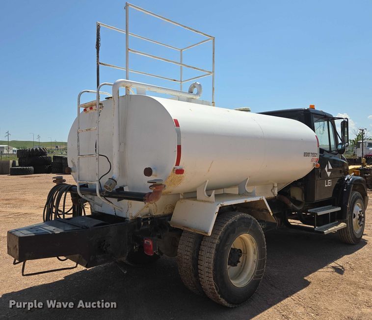 image for item DT7228 1999 Freightliner FL70 water truck