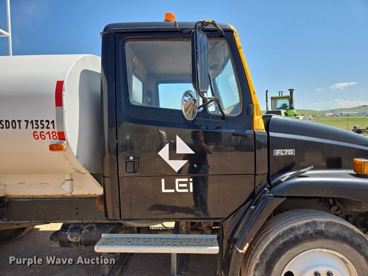 image for item DT7228 1999 Freightliner FL70 water truck