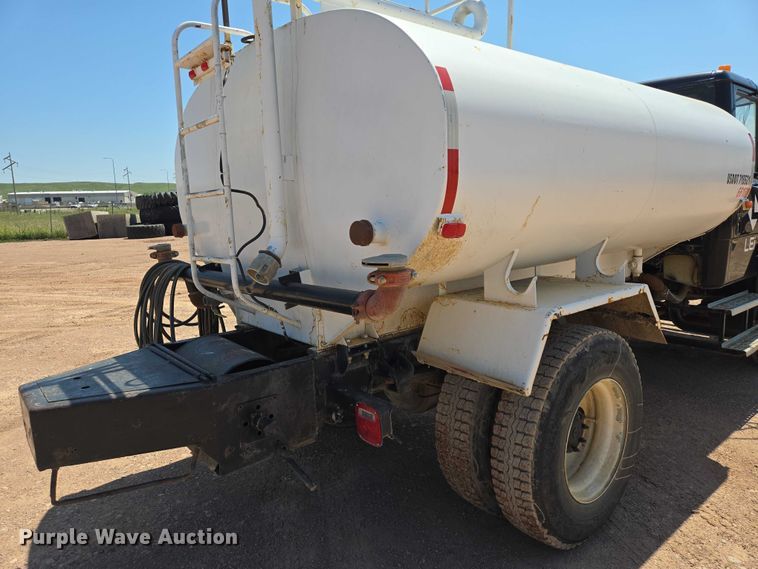 image for item DT7228 1999 Freightliner FL70 water truck