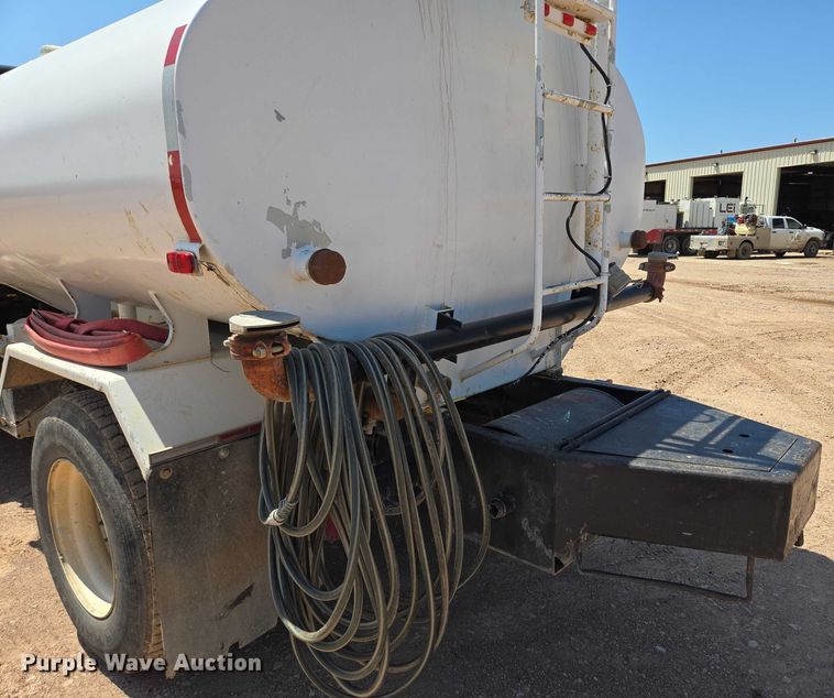 image for item DT7228 1999 Freightliner FL70 water truck
