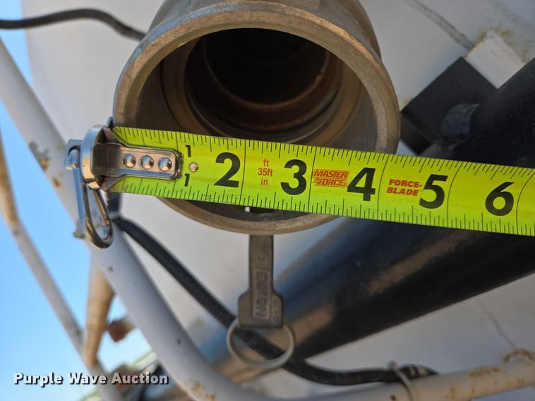 image for item DT7228 1999 Freightliner FL70 water truck