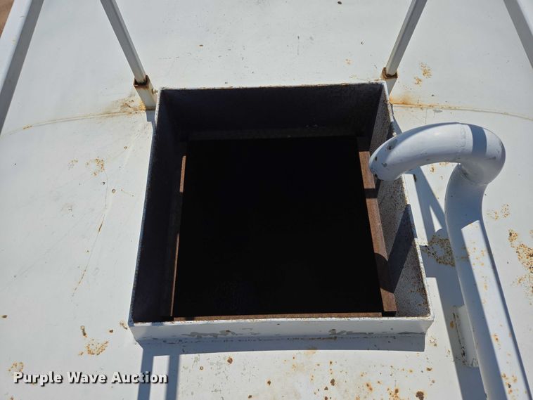 image for item DT7228 1999 Freightliner FL70 water truck