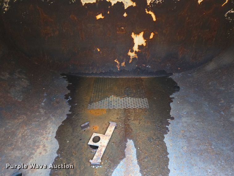 image for item DT7228 1999 Freightliner FL70 water truck