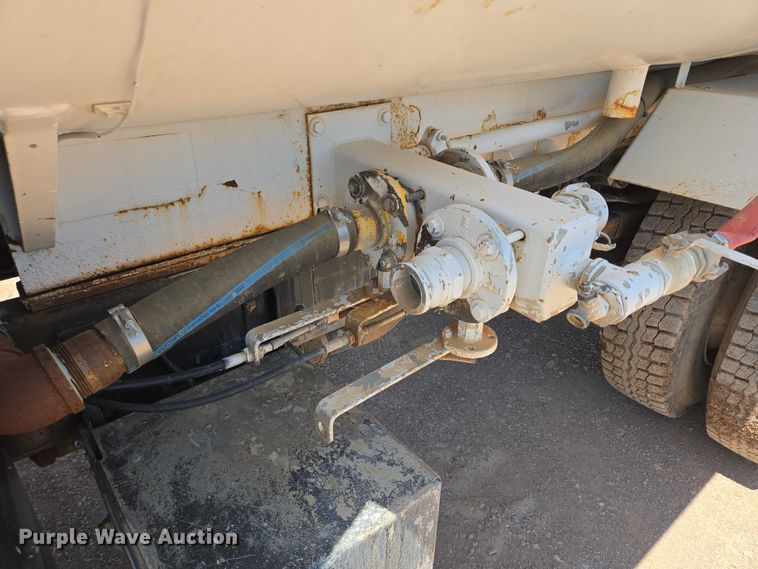 image for item DT7228 1999 Freightliner FL70 water truck