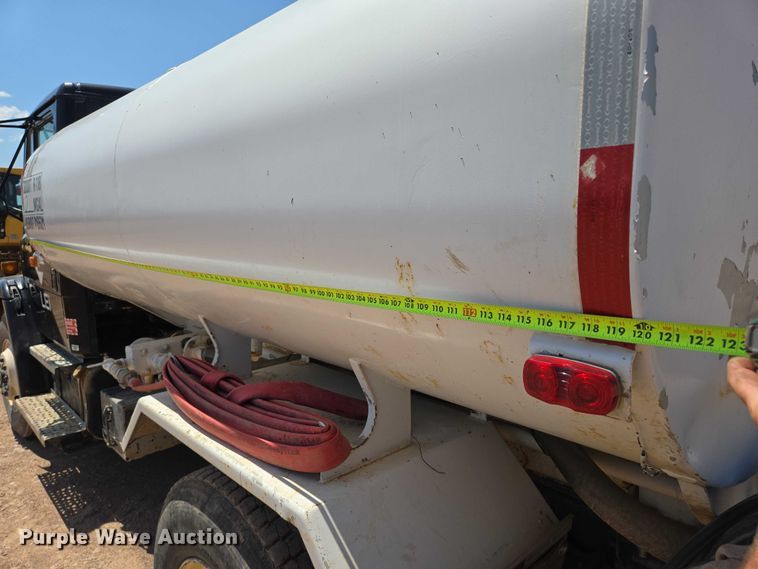 image for item DT7228 1999 Freightliner FL70 water truck