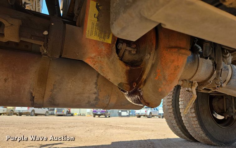 image for item DT7228 1999 Freightliner FL70 water truck