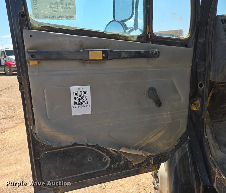 image for item DT7228 1999 Freightliner FL70 water truck