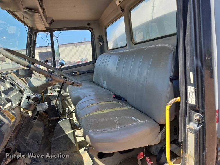 image for item DT7228 1999 Freightliner FL70 water truck