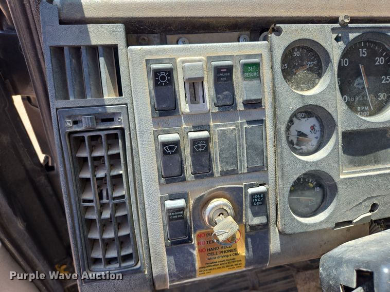 image for item DT7228 1999 Freightliner FL70 water truck