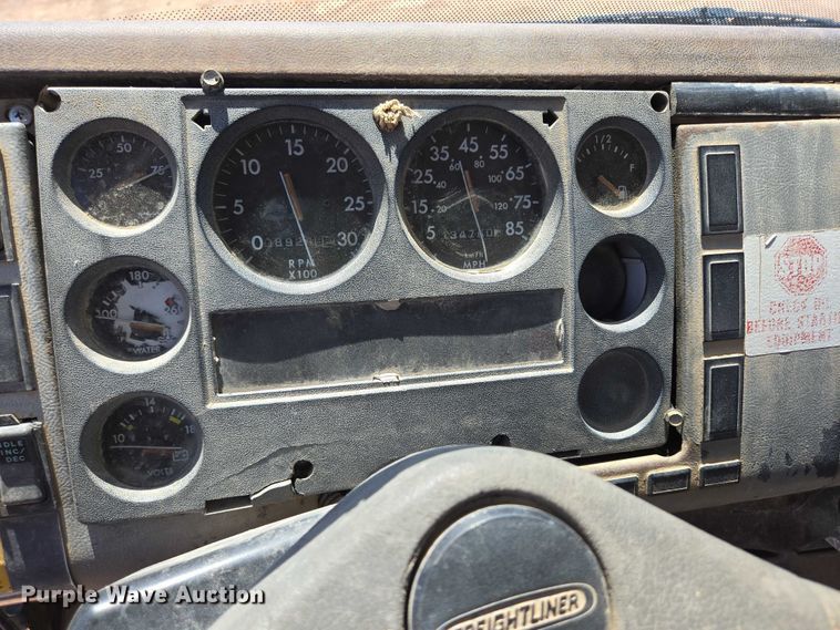 image for item DT7228 1999 Freightliner FL70 water truck