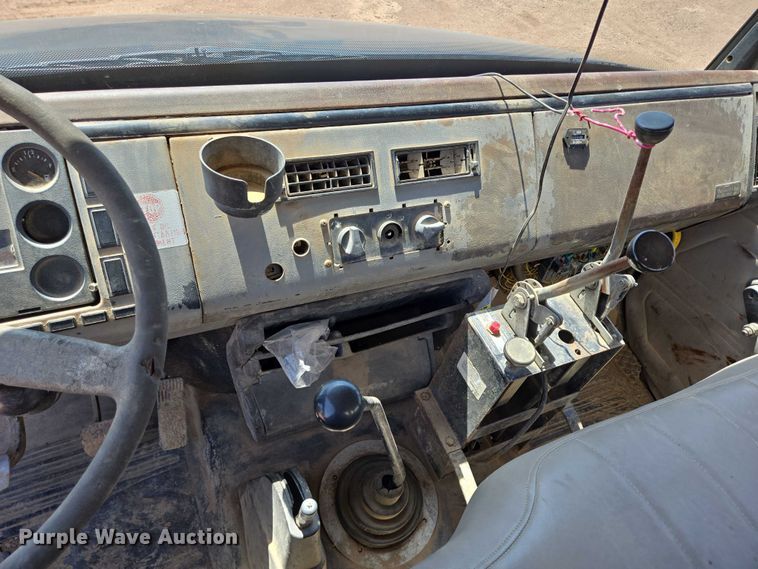 image for item DT7228 1999 Freightliner FL70 water truck