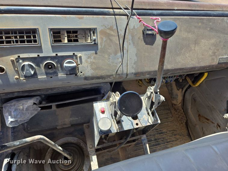 image for item DT7228 1999 Freightliner FL70 water truck