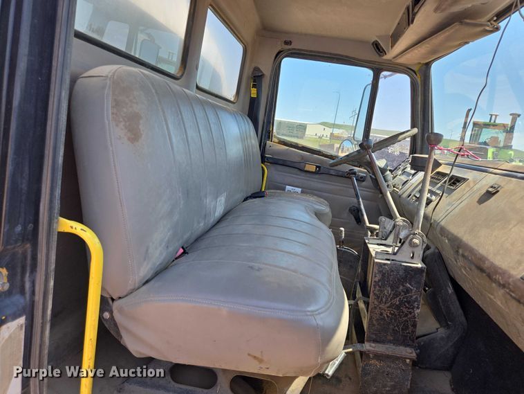 image for item DT7228 1999 Freightliner FL70 water truck