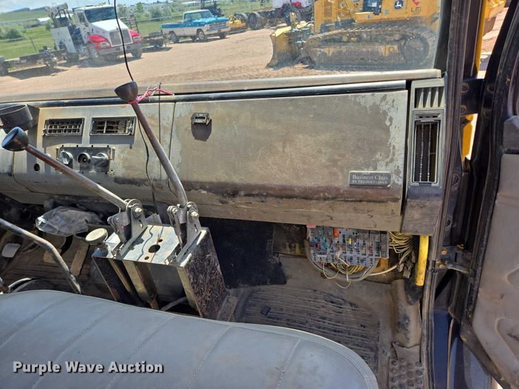 image for item DT7228 1999 Freightliner FL70 water truck