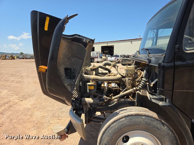 image for item DT7228 1999 Freightliner FL70 water truck