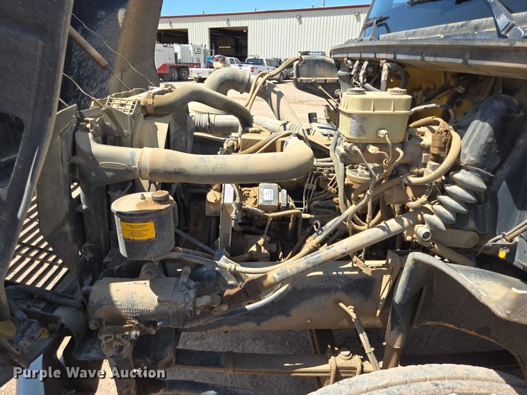 image for item DT7228 1999 Freightliner FL70 water truck