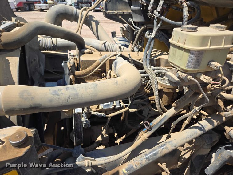 image for item DT7228 1999 Freightliner FL70 water truck