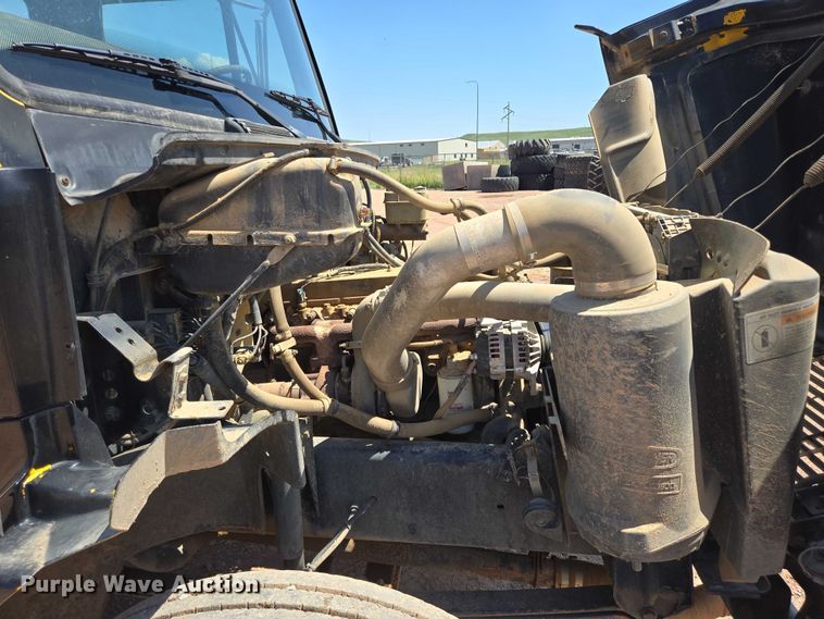 image for item DT7228 1999 Freightliner FL70 water truck