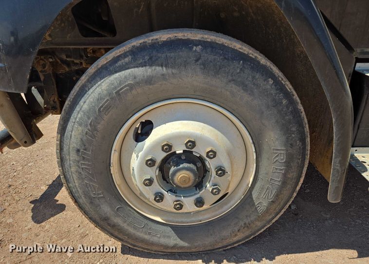 image for item DT7228 1999 Freightliner FL70 water truck